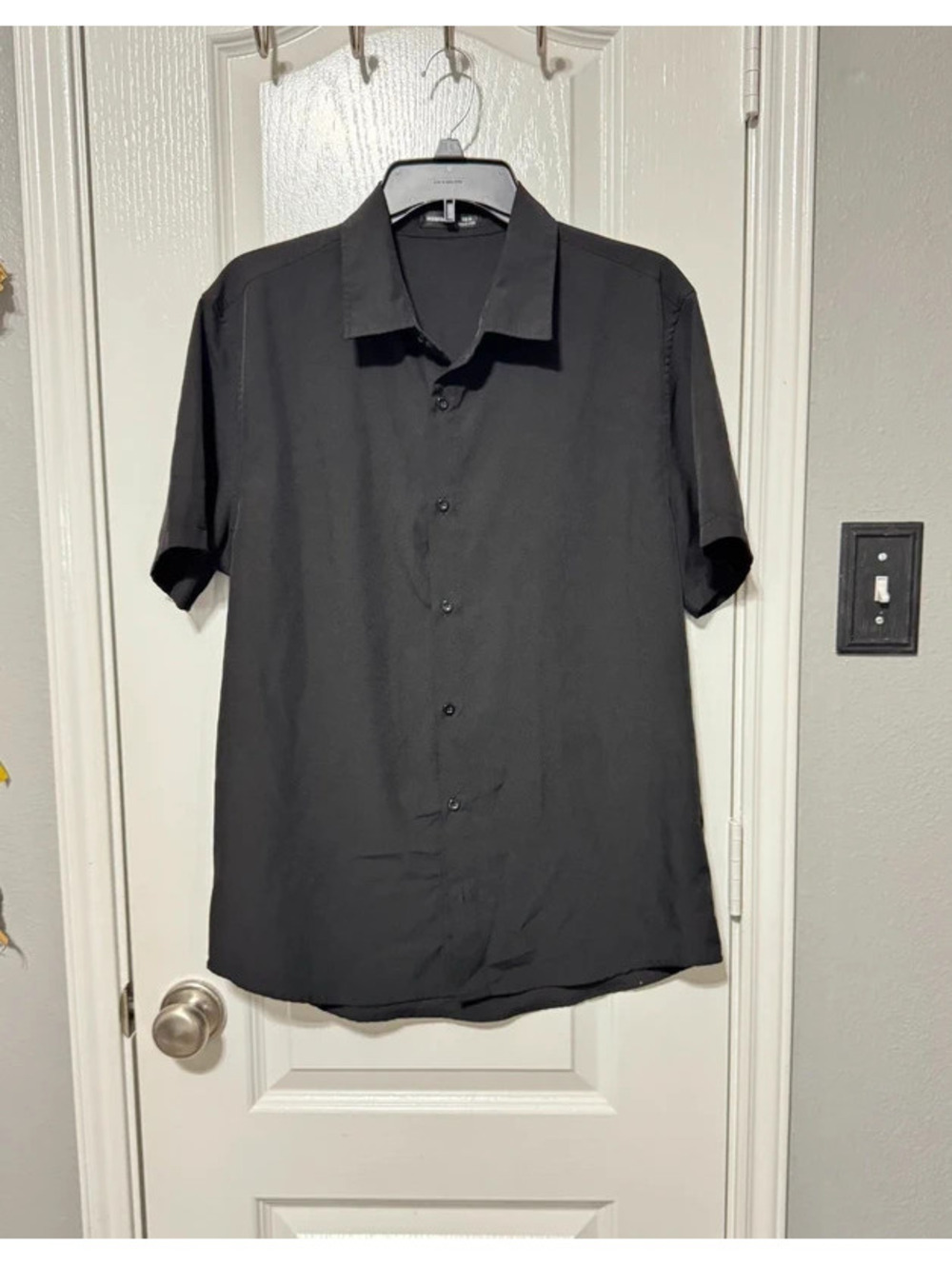 Nice Men's Black Button up Shirt